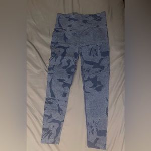 Gymshark inspired leggings - size large - navy camo print